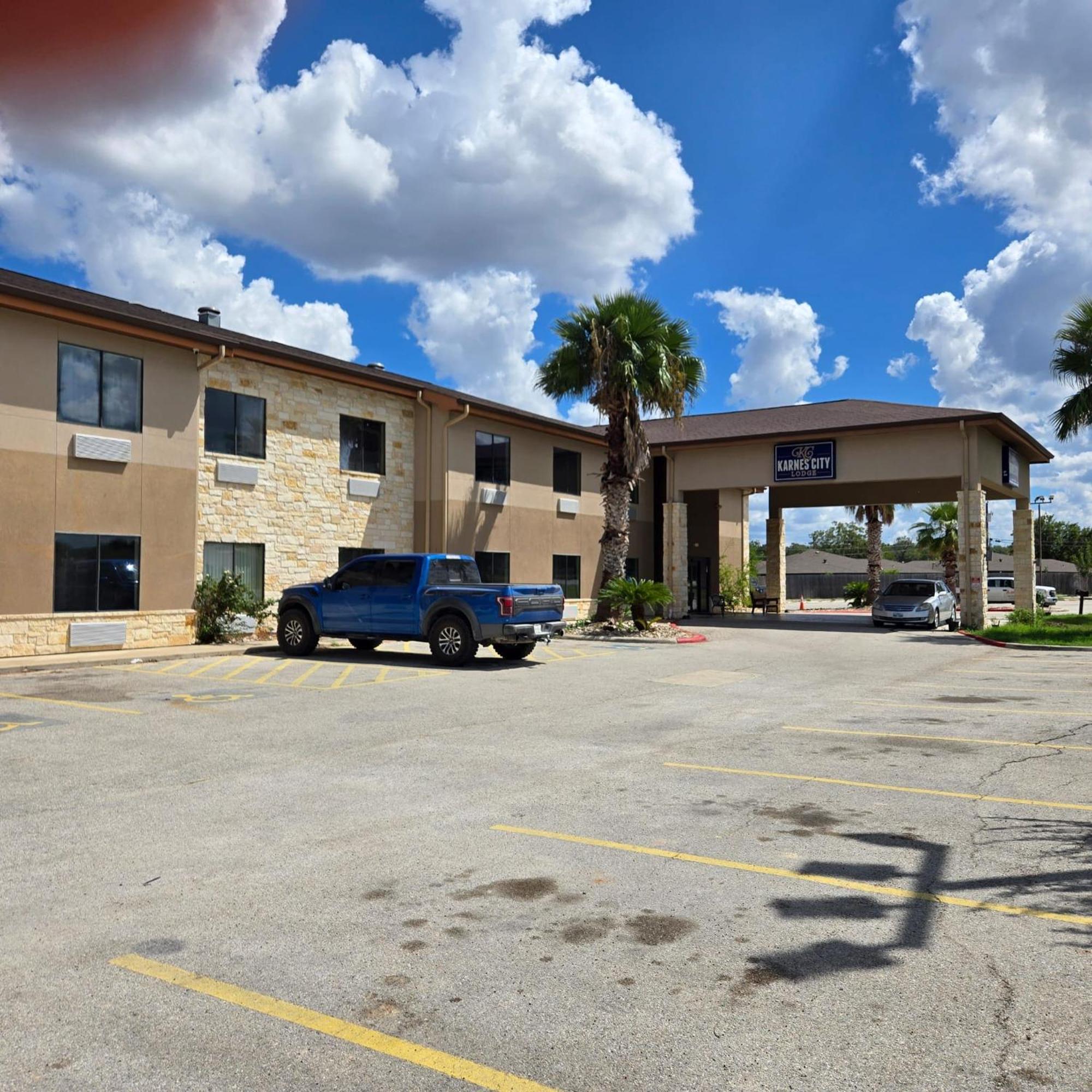 Karnes City Lodge Екстер'єр фото