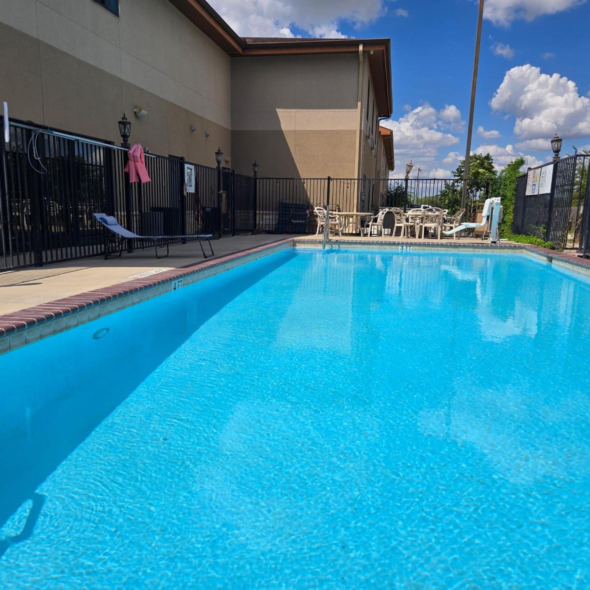 Karnes City Lodge Екстер'єр фото